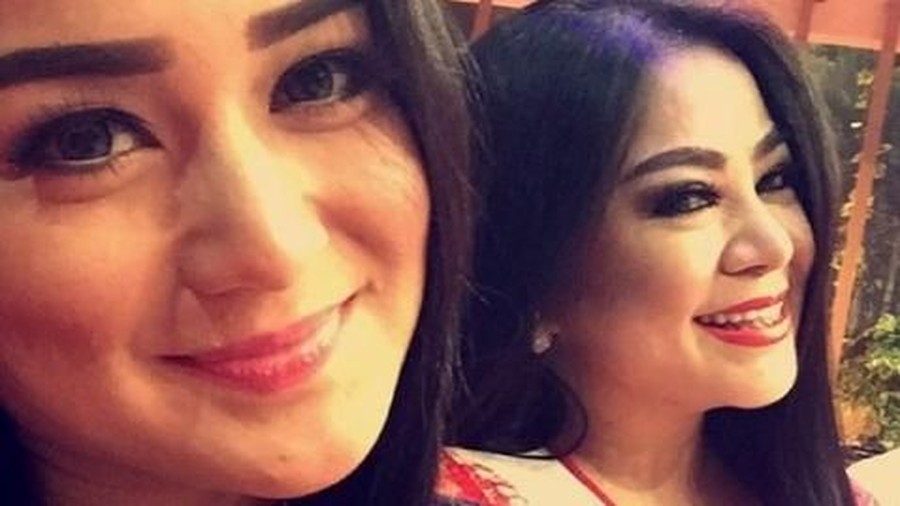 Juwita Bahar Juwita Bahar dan Anisa Bahar dari instagram.