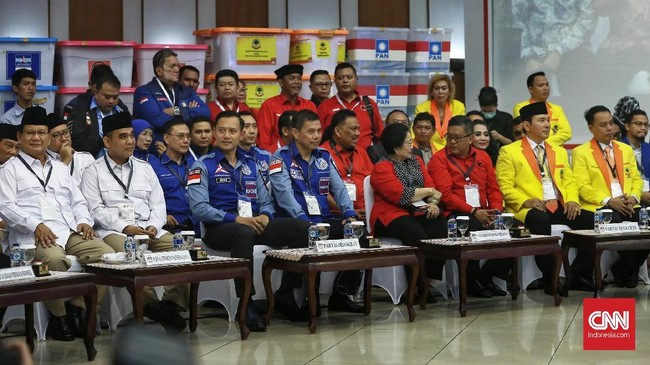 KPU dan PDIP menjadi pihak yang paling lantang menentang usulan pemerintah ihwal jadwal pemungutan suara Pemilu 2024.
