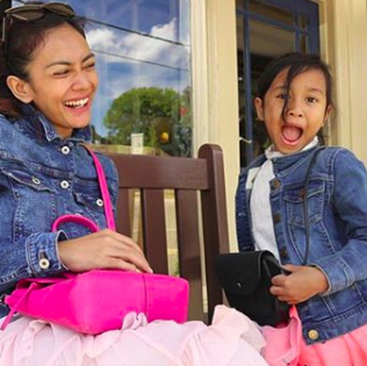 <p>Happy-nya Bunda Masayu saat melihat tingkah si kecil Samarra. (Foto: Instagram/ @masayuanastasia)</p>