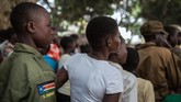 FOTO: Masa Kanak-kanak yang Direnggut Perang Lebih dari 300 tentara anak-anak dibebaskan di Yambio, wilayah yang tercabik perang di Sudan Selatan.
