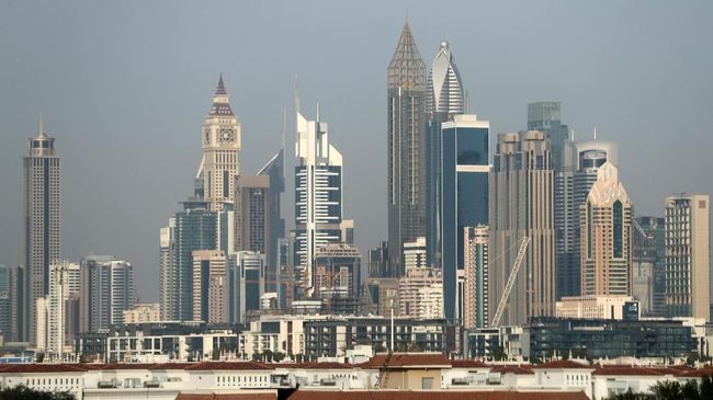 Dubai baru saja membuka satu lagi wahana zip line yang terbentang di tengah gedung-gedung pencakar langit di tengah kota.