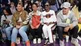 FOTO: Barisan Artis Dunia di NBA All Star 2018 Sejumlah artis ternama menikmati jalannya NBA All Star 2018 yang berlangsung di Staples Center, Los Angeles, Minggu (18/2).