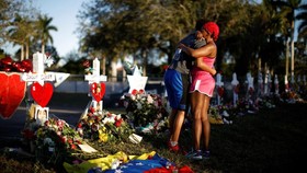 Penyintas Penembakan Florida Tulis Puisi Buat Trump