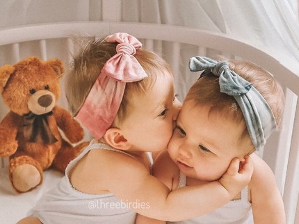 Anak Kembar Ini Tak Bisa Jalan & Bicara, Butuh Orang Tua Adopsi