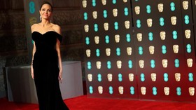 Angelina Jolie Ingin Segera Sandang Status Lajang Tahun Ini