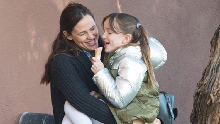 Kadang rencana yang dibuat bersama anak-anak bisa jadi 'bumerang' buat diri sendiri. Seperti yang dirasakan Jennifer Garner saat liburan dengan anak.