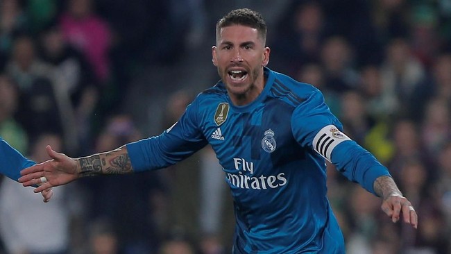 Sergio Ramos terancam sanksi tak bisa tampil di babak semifinal Liga Champions setelah tertangkap kamera menonton pertandingan di sisi lapangan.