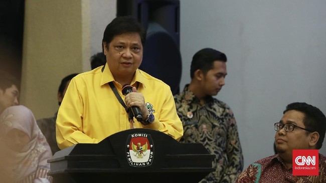 Ketua Dewan Pakar Golkar Agung Laksono meminta Ketua Umum Golkar Airlangga Hartarto menginisiasi terbentuknya koalisi partai pendukung Presiden Joko Widodo.