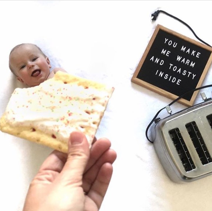 <p>Kalau kayak gini, si kecil jadi seperti berselimut biskuit. (Foto: Instagram Jennifer Atkinson)</p>
