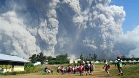 Kembali Erupsi, Wisatawan Diminta Jauhi Sinabung
