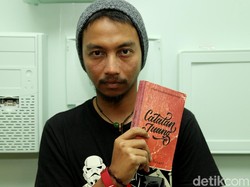Tentang Fiersa Besari, Penulis Lagu Waktu Yang Salah Idola Milenial