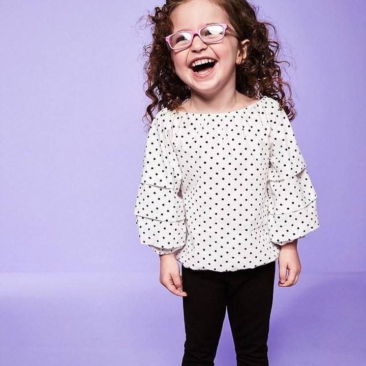 <p>Yang ini Miley Major, lahir dengan lazy eyes (masalah penglihatan). Miley suka banget dengan pemotretannya dan gadis cilik yang satu ini suka berpose lho. (Foto: River Island)</p>