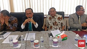 Ratusan Advokat Bela Firman Wijaya Lawan SBY