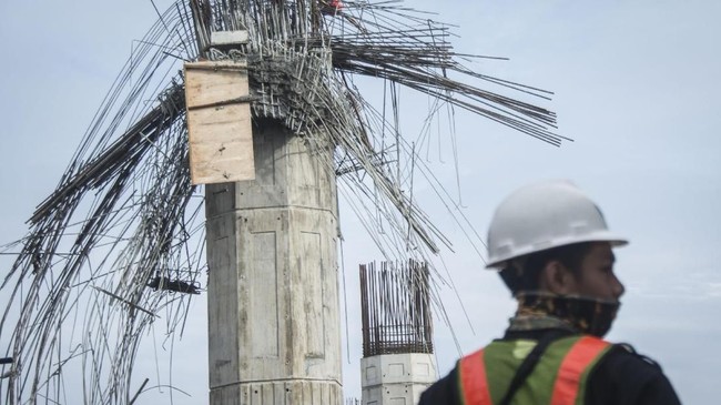 Menteri Keuangan Sri Mulyani menilai evaluasi proyek infrastruktur layang (elevated) bermanfaat dalam jangka panjang.