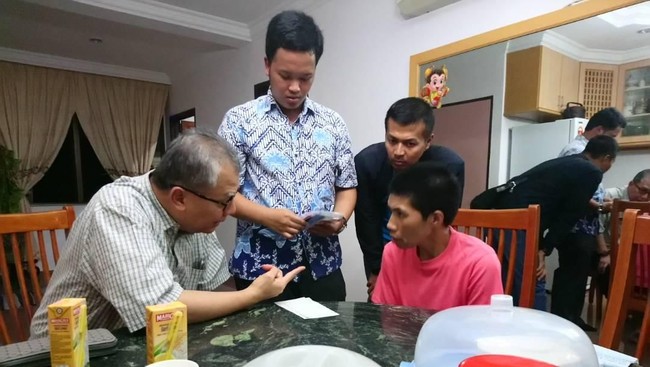 Tim KJRI Penang mendatangi rumah majikan Petronela Nahak, TKI asal Nusa Tenggara Timur yang diduga tak digaji, Senin (19/2).