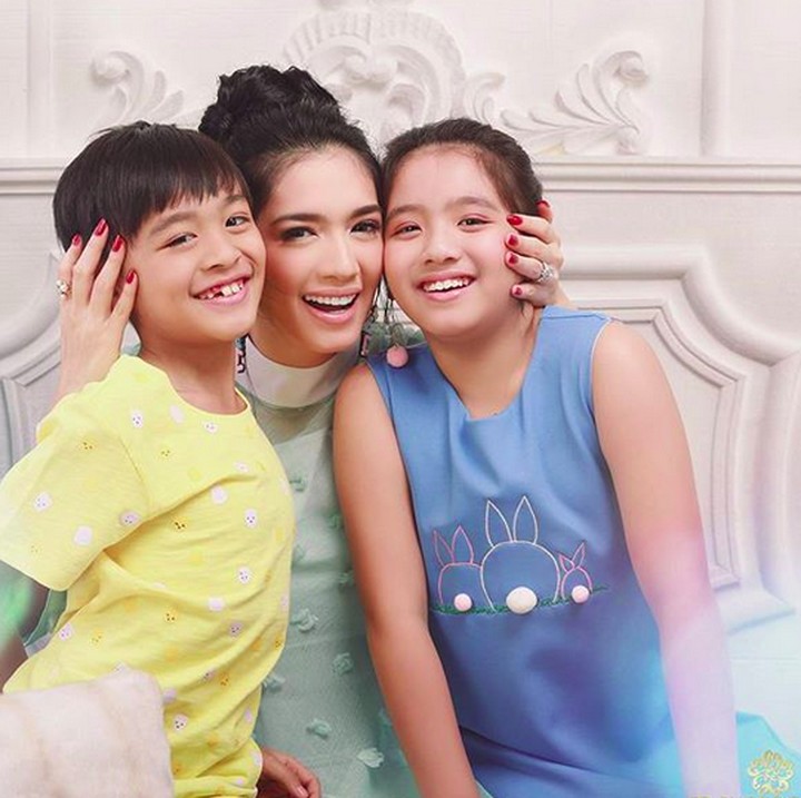 <p>Lovely dan Junio adalah anak Angel dari pernikahannya dengan Steven Rumangkang. (Foto: Instagram/ @realangelkaramoy)</p>