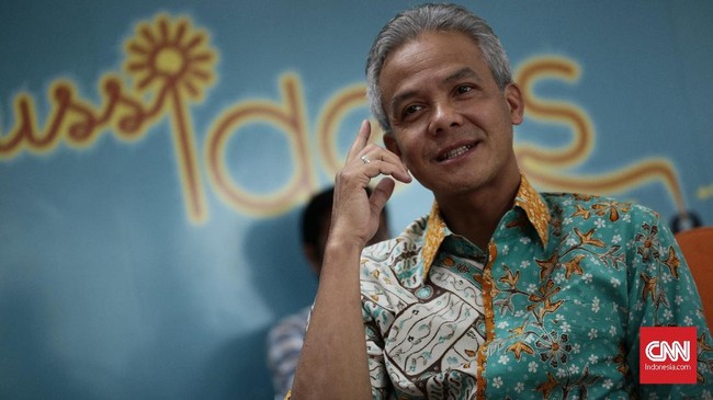 Ganjar Pranowo menyatakan pembayaran zakat mal dan fitrah di awal Ramadan untuk membantu masyarakat tak mampu di tengah wabah virus corona.