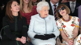 Ratu Elizabeth Tak Lagi Pakai Busana dengan Bulu Hewan Asli