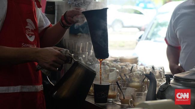 Kedai kopi Johny mendadak jadi fenomena setelah dipopulerkan oleh Hotman Paris, namun kedai ini menjual kopi hitam dengan biji kopi Toraja.