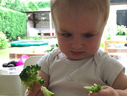 Lucu Banget! Ekspresi Anak-anak Saat Makan Sayur