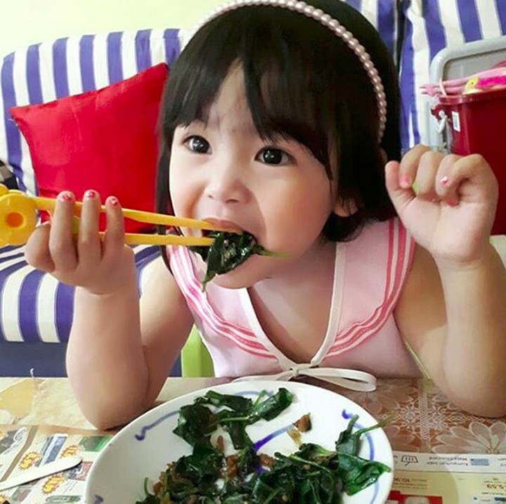 <p>Bunda dan Ayah, yuk kita rajin makan sayur. (Foto: Instagram/ @annysee87)  </p>
