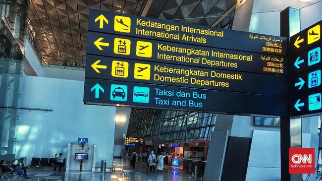 Satgas Covid menegaskan aturan karantina 3x24 jam bagi penerbangan internasional hanya berlaku bagi yang sudah mendapat dosis lengkap vaksinasi corona.