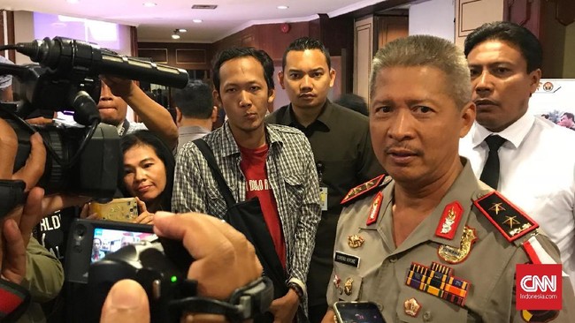 Kapolda Jawa Tengah Irjen Polisi Condro Kirono menanggapi dingin terkait nama dan foto dirinya yang sempat dicatut tersangka kasus pengaturan skor, Priyanto.