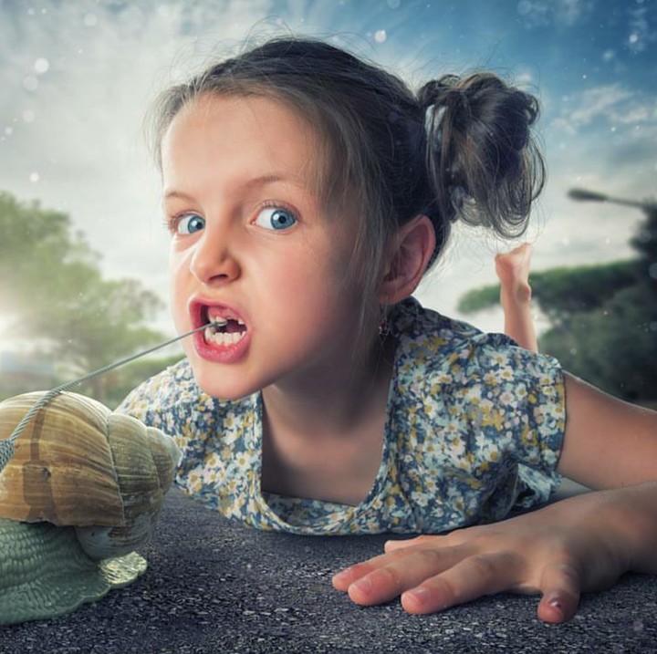 Ayah John memang sering mengajak anak-anaknya dalam projek yang ia lakukan. (Foto: Instagram/john_wilhelm_is_a_photoholic)