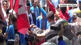 Mahasiswa Berdemonstrasi RUU MD3