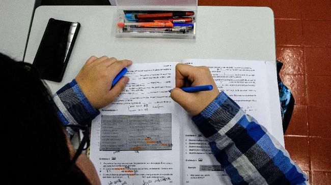 Mengenal Bahasa Portugis dan Contohnya dalam Percakapan Sehari-hari Bahasa Portugis termasuk bahasa yang cukup luas penyebarannya di dunia. Kenali bahasa Portugis dan contoh frasa dasar dalam percakapan sehari-hari.