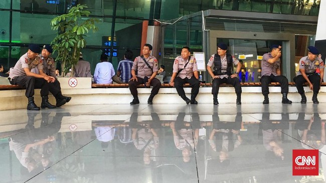 Polres Bandara Soekarno Hatta tetap menyiagakan 3.500 personel untuk mengantisipasi kepulangan Rizieq Shihab yang dikabarkan mendarat hari ini.