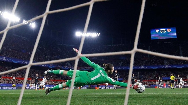 Sebanyak lima kiper terbaik dunia diprediksi bakal bersaing ketat mengantar timnya masing-masing juara Piala Dunia 2018 di Rusia.