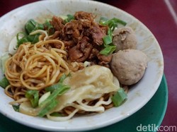 Gokil! 5 Mie Ayam Berusia Lebih dari Setengah Abad Ini Masih Populer Enaknya