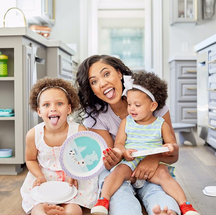 Saat Riley dan Ryan berpose dengan sang ibu, Ayesha Curry. (Foto: Instagram @stephencurry30)(Foto: Instagram @stephencurry30)