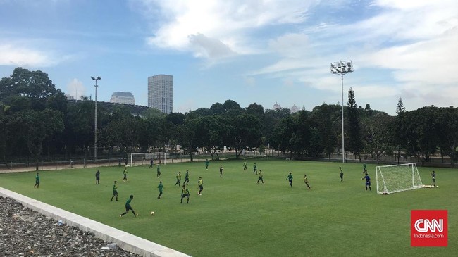 Timnas Indonesia U-23 memenangi pertandingan ekshibisi kontra TImnas Indonesia U-19 dengan skor 5-0 di lapangan ABC Senayan, Jakarta, Sabtu (24/2).