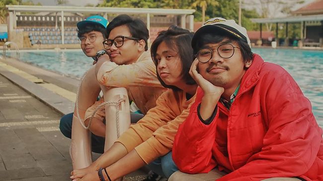 The Panturas merilis video musik 'Fisherman's Slut,' dua tahun setelah lagunya dirilis. Konsep video yang unik membuat pengerjaannya lama.