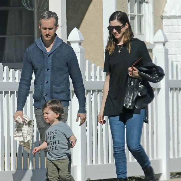 <p>Nah, foto terbaru Jonathan bersama bunda dan ayahnya nih. (Foto: Instagram @celeb_babies_kids)</p>