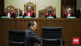 Sidang Memanas, Fredrich Minta Jaksa Tinggal di Rutan
