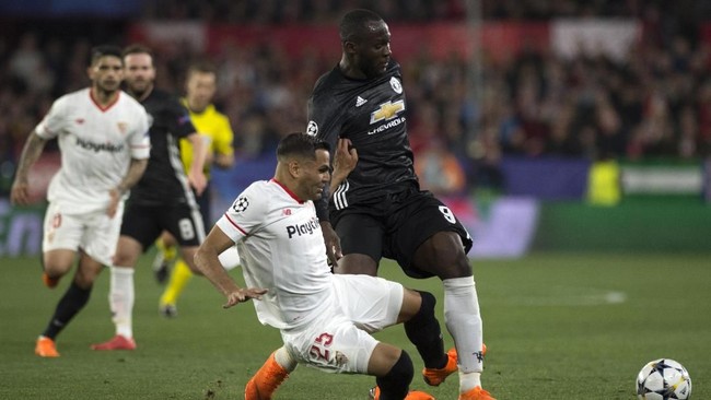 Legenda Manchester United, Paul Scholes mengkritik peran Romelu Lukaku dalam rencana skema serangan balik Manchester United.