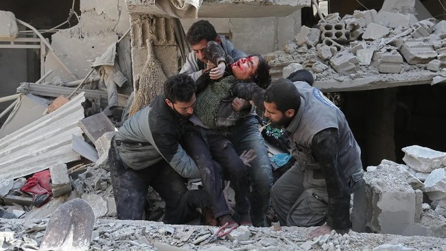 Lebih dari 400 orang tewas akibat gempuran pasukan Suriah di daerah kekuasaan kelompok pemberontak di Ghouta Timur dalam lima hari terakhir.