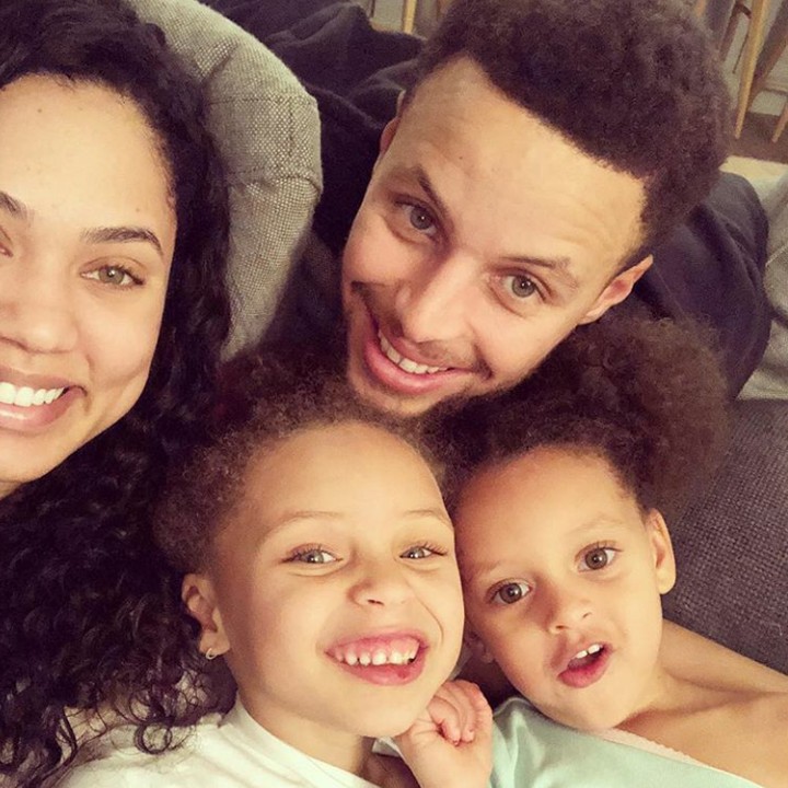 Selfie lengkap berempat! (Foto: Instagram @stephencurry30)