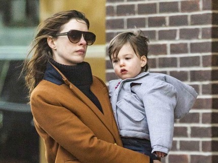 Happy-nya Anne Hathaway Dapat Dukungan Menyusui dari Rekan Kerja