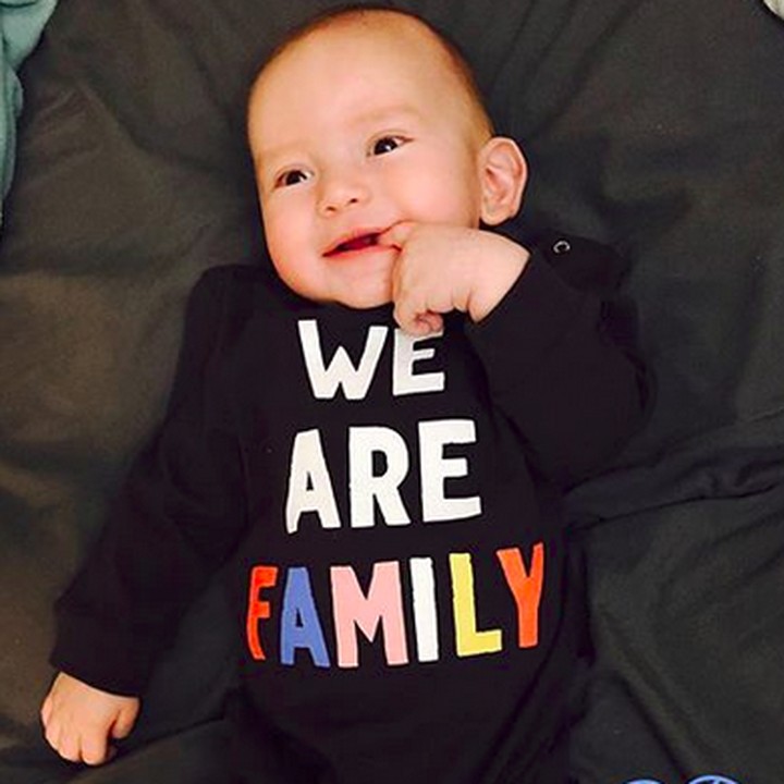 <p>Nggak ada teether, jari pun jadi. Hi-hi-hi. (Foto: Instagram/ @maidee1)</p>
