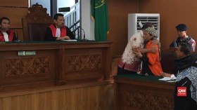 VIDEO: Peluk Hangat Korban dan Dalang Teror Bom Thamrin