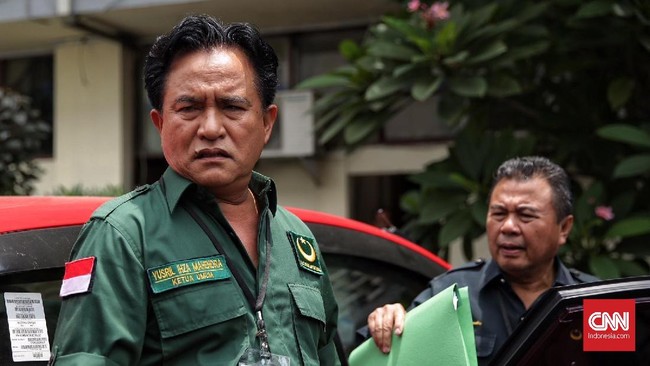 Yusril saat ini masih menggugat KPU di Majelis Pemeriksaa Bawaslu. Jika usahanya kandas, Yusril siap menggugat ke Pengadilan Tata Usaha Negara.