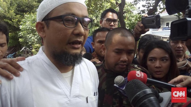 Komisoner Komnas HAM bersama tim pemantau kasus penyiraman air keras Novel Baswedan menyambangi KPK. Pimpinan KPK menyambut positif langkah jemput bola itu.