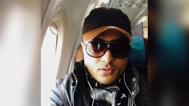Pengacara istri Rizal Djibran menuding aktor laga tersebut "melakukan penyimpangan seksual".