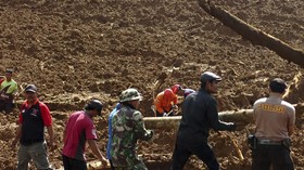 Hujan Lebat Hambat Pencarian 13 Korban Hilang Longsor Brebes