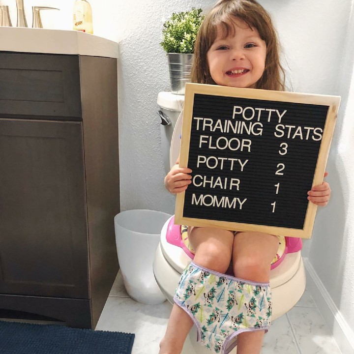 <p>Supaya anak lulus toilet training, bunda pun perlu kreatif. (Foto: Instagram/erricaa_)  </p>