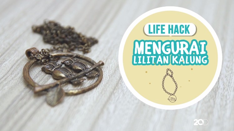 Duh, mau pakai kalung tapi terlilit dan kusut. Eits, tenang, Bun. Coba deh tips yang satu ini.